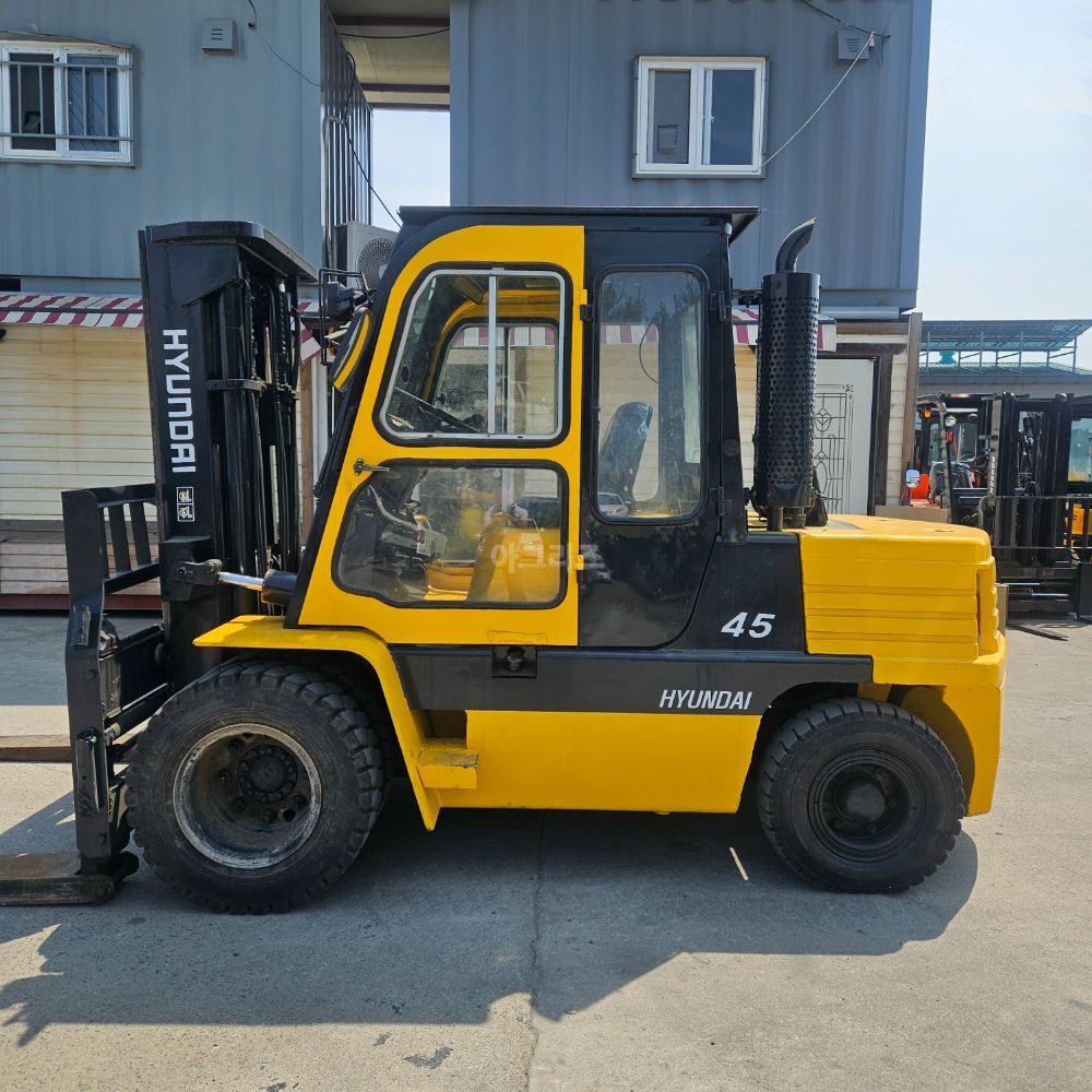 현대 지게차 HR45D (4.5톤) 뒤우측면