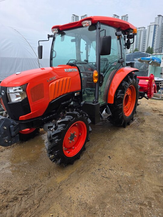 구보다 트랙터 L60C (62.1마력) 앞좌측면