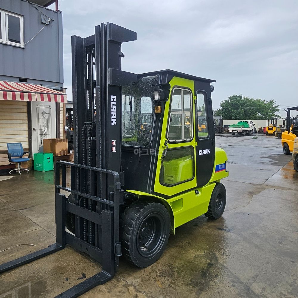 Clark Forklift FX30D 하이3단 (3톤) 뒤우측면