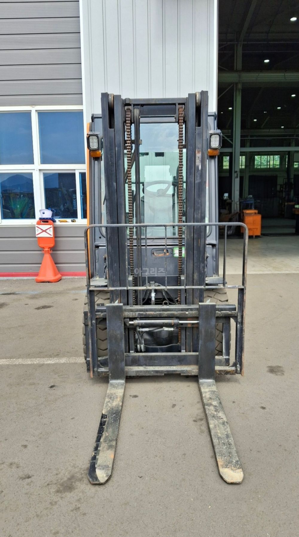 Doosan Forklift 디젤 3톤(2.98톤) 21년식  뒤우측면