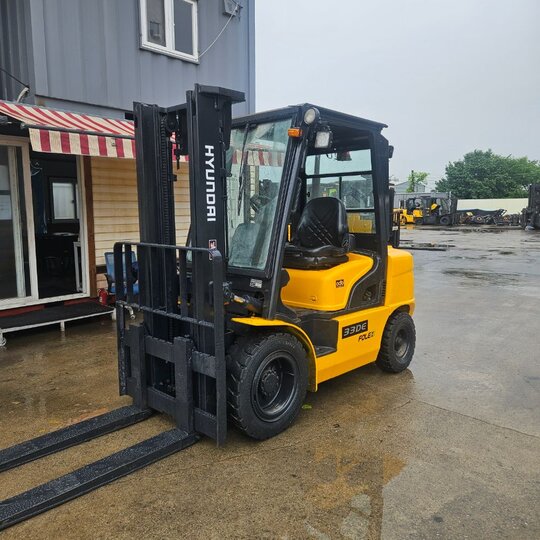 Hyundai Forklift 포렉스33DE (3.3톤) 앞좌측면