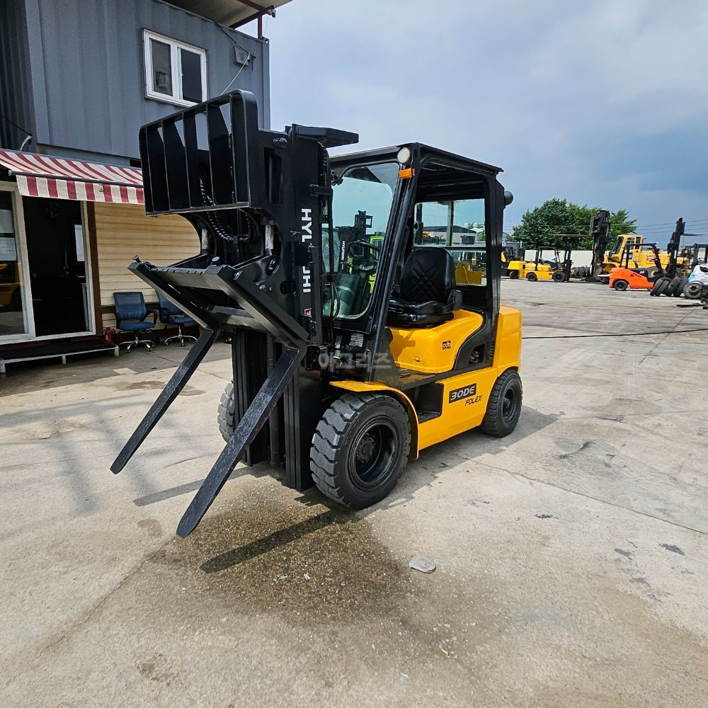  Forklift 포렉스30DE (3톤) 뒤우측면