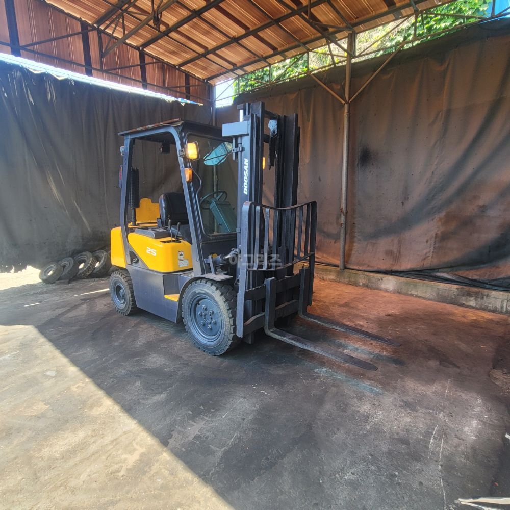  Forklift D25S-3 (2.5톤) 뒤우측면