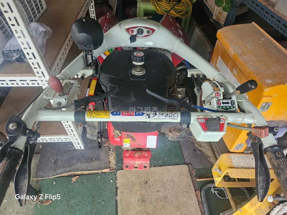 Shibaura Cultivator AMC-880SM (6.5hp) 뒤우측면
