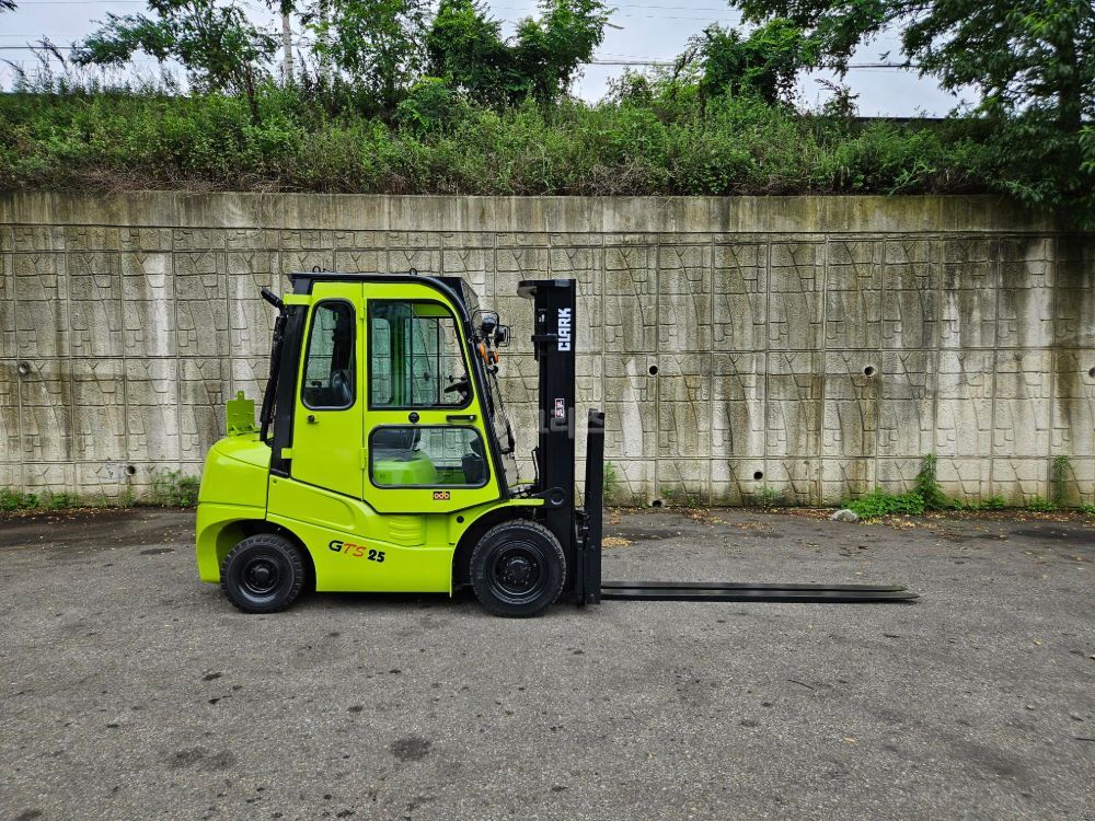 Clark Forklift 중고 GTS25D 디젤 2.5톤 (캐빈, 양개식자동발, 장발포크) 뒤우측면
