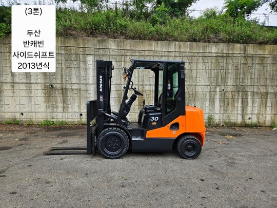 Doosan Forklift 중고 D30S-5 디젤 3톤 (반캐빈, 사이드쉬프트) 앞좌측면