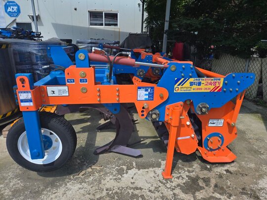 지금강이엔지 쟁기 GH-260MR 앞좌측면