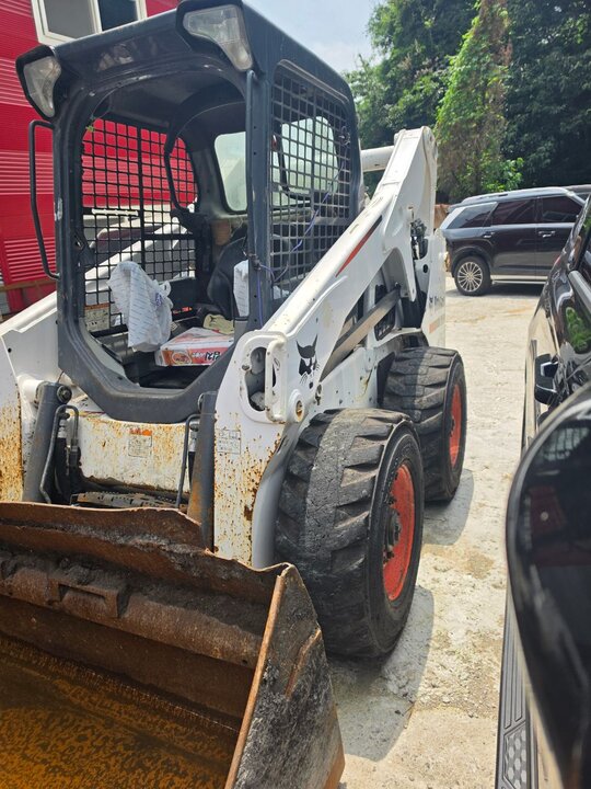 바브캣BOBCAT 스키드로더 S650 앞좌측면