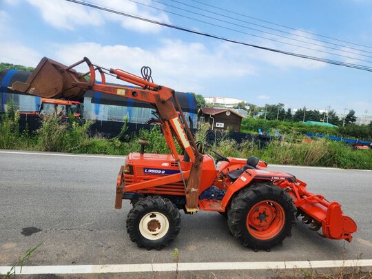 대동 트랙터 L3503-D (35마력) 앞좌측면