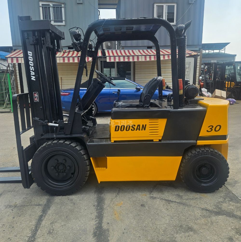 Doosan Forklift LD30S (3톤) 뒤우측면