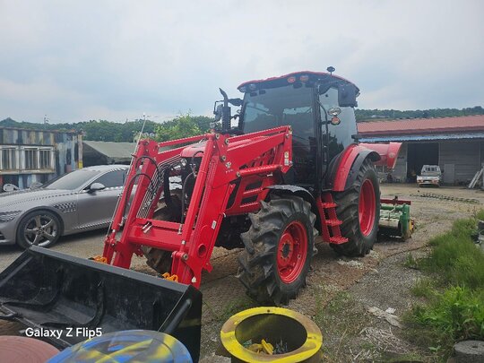 TYM 트랙터 K110E (111마력) 앞좌측면
