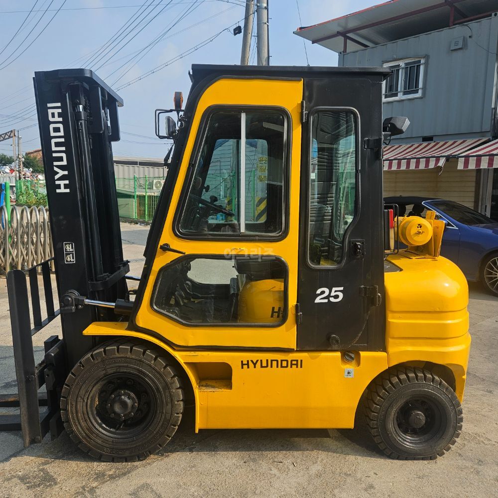 Hyundai Forklift HDF2.5톤사이드쉬프트 (2.5톤) 뒤우측면