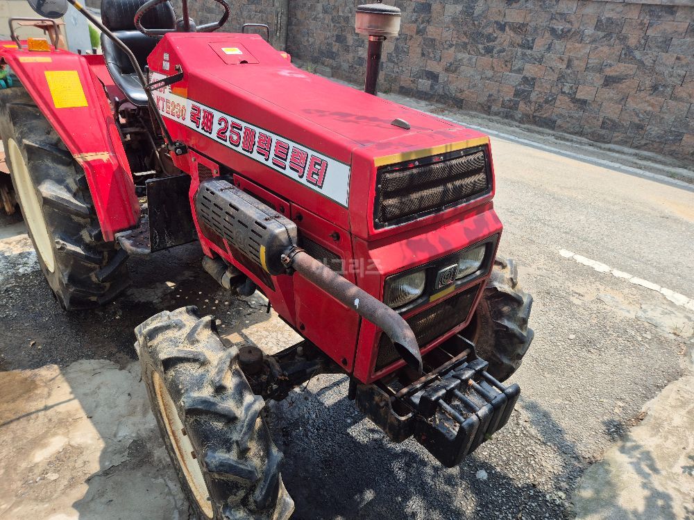 Kukje Tractor KTE230 (25hp) 뒤우측면