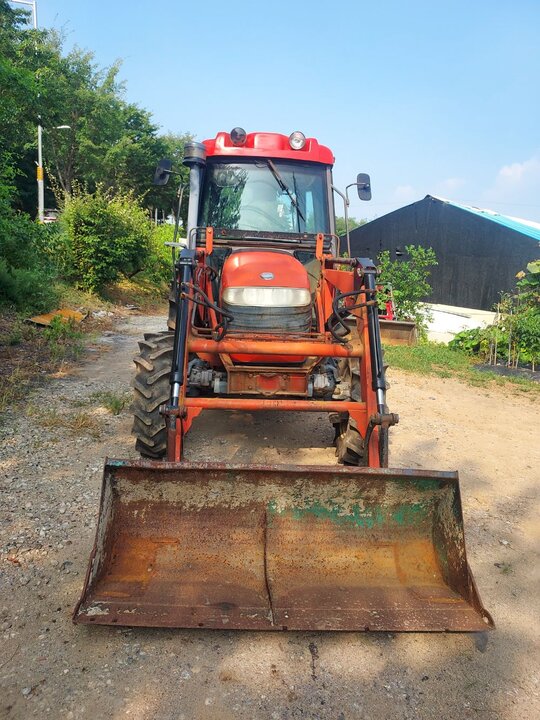 Daedong Tractor D500 (50hp) 앞좌측면