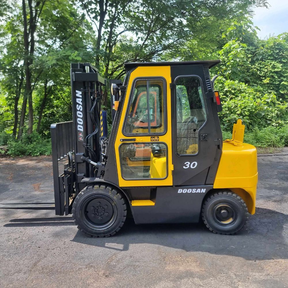 Doosan Forklift 3톤 (3톤) 뒤우측면