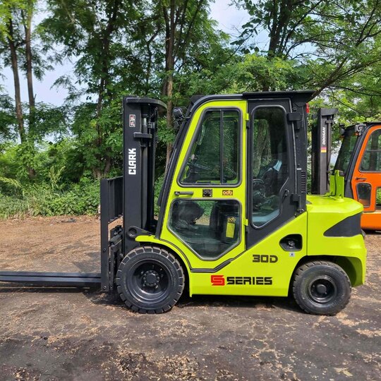 Hyundai Forklift 30D (3.0톤) 앞좌측면