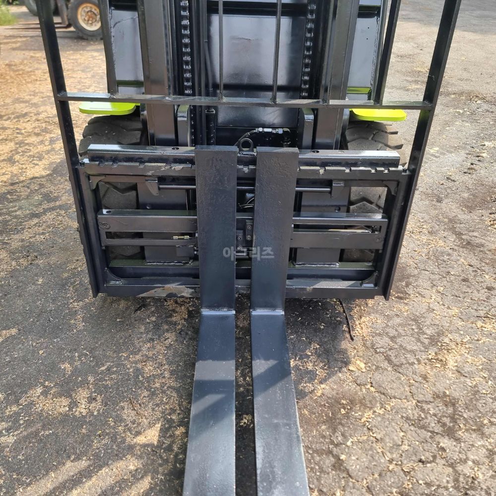 Hyundai Forklift 30D (3.0톤) 뒤우측면