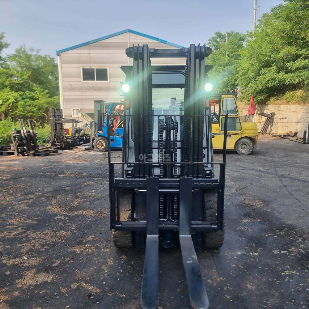  Forklift 3톤 디젤 (2.98톤) 뒤우측면