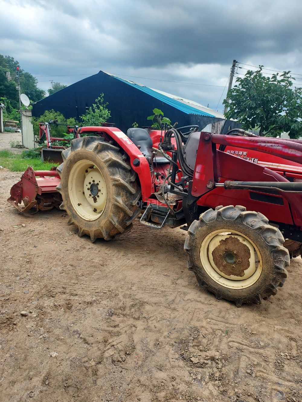 국제 트랙터 AF350 (35마력) 뒤우측면