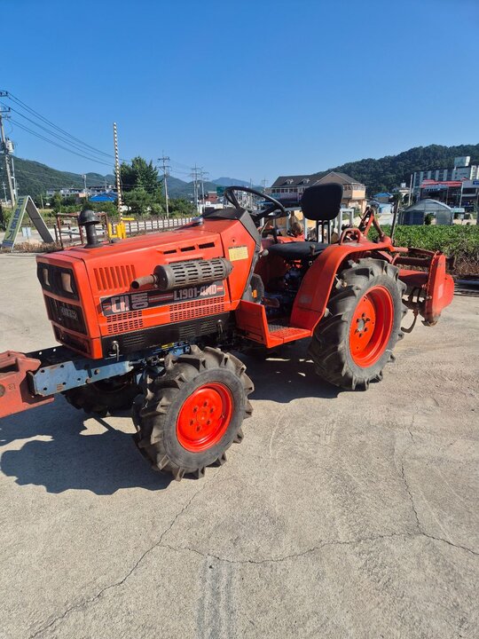대동 트랙터 L1901-4WD (19마력) 앞좌측면