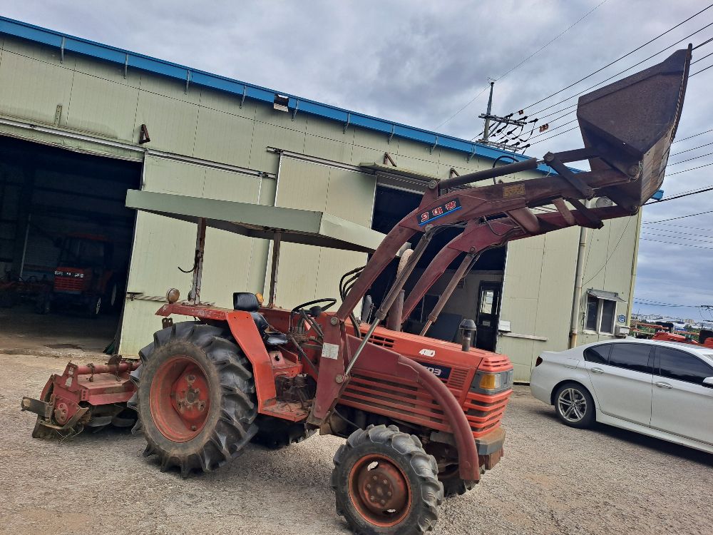 대동 트랙터 L3503 (35마력) 뒤우측면