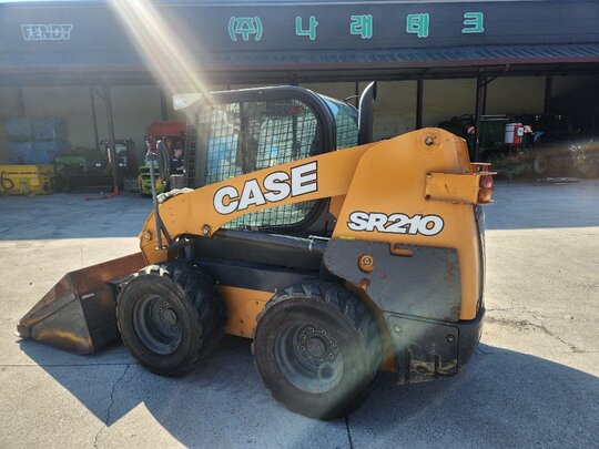  Skid steer loader SR210  앞좌측면