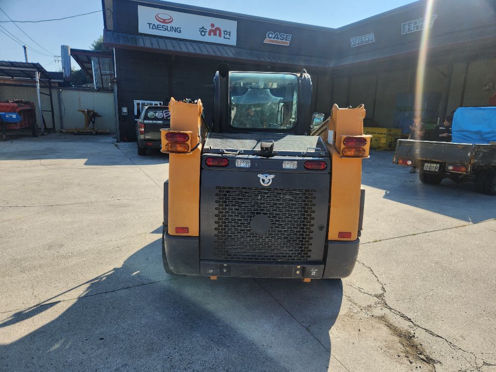  Skid steer loader SR210  뒤우측면