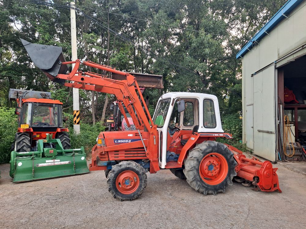 대동 트랙터 L3503 (35마력) 뒤우측면