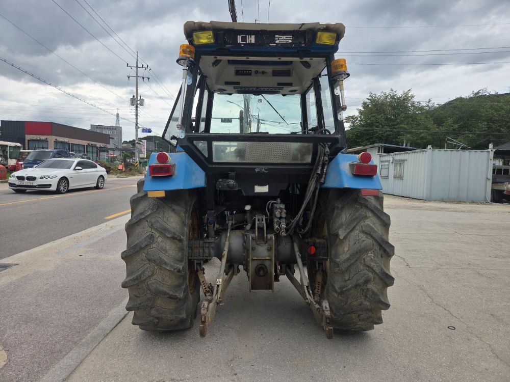 대동 트랙터 F4630 (64마력) 뒤우측면