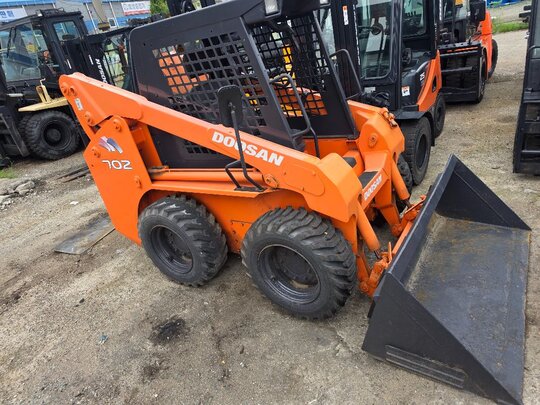 Doosan Skid steer loader DSL702  앞좌측면