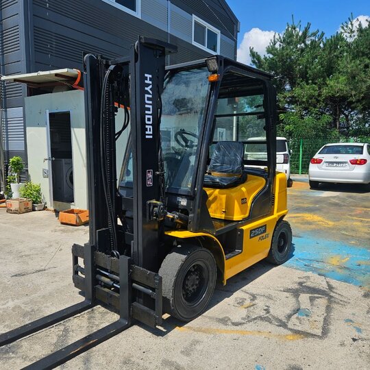 Hyundai Forklift 포렉스25DF 자동발 (2.5톤) 앞좌측면