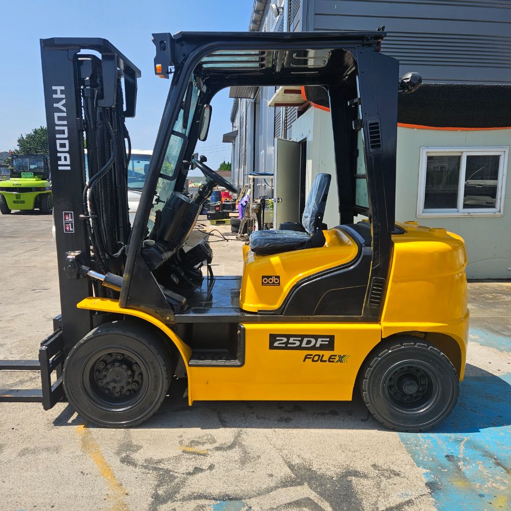 Hyundai Forklift 포렉스25DF 자동발 (2.5톤) 뒤우측면