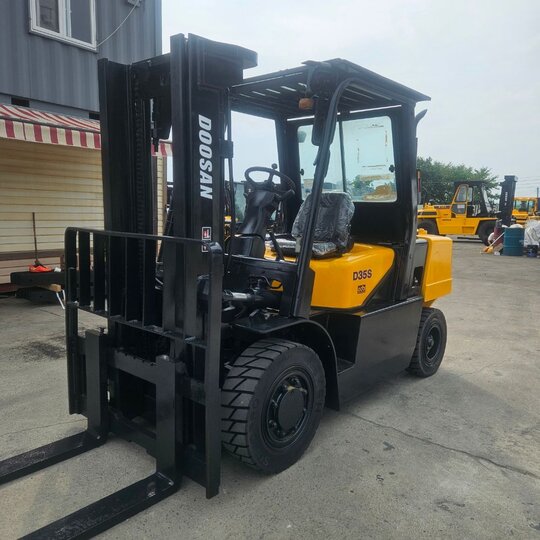 Doosan Forklift D35S-2 (3.5톤) 앞좌측면