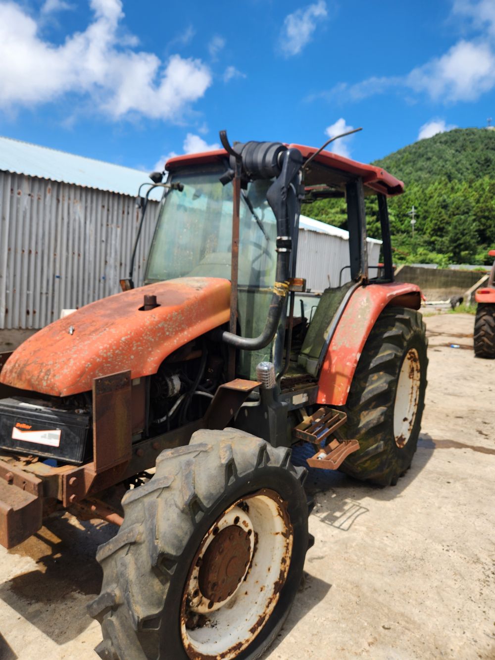 NewHolland Tractor L85 (85hp) 뒤우측면