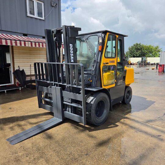 Doosan Forklift D45S-2 자동발 (4.5톤) 앞좌측면