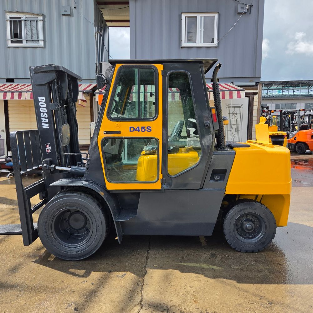 Doosan Forklift D45S-2 자동발 (4.5톤) 뒤우측면