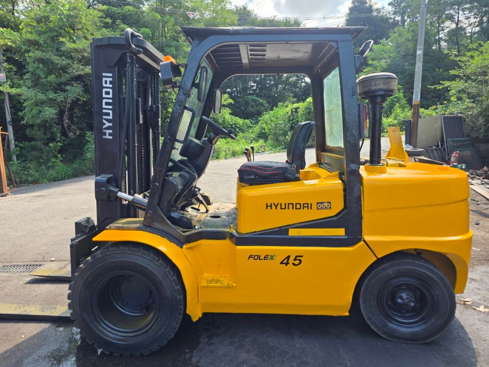 Hyundai Forklift 포렉스 4.5톤 자동발 디젤 (4.5톤) 뒤우측면