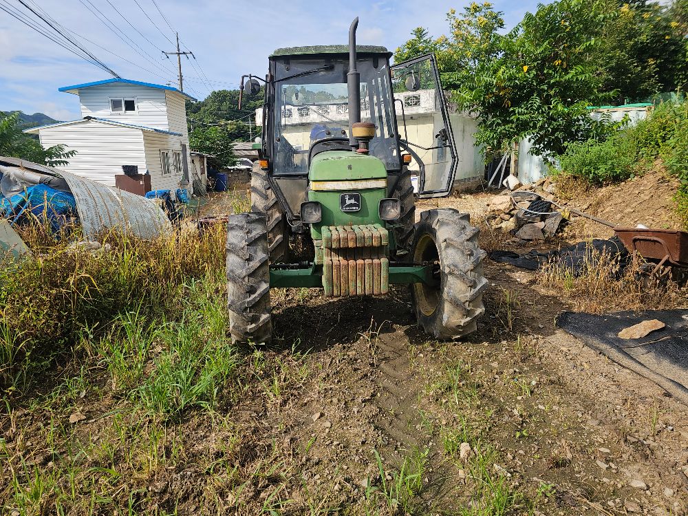 JohnDeere Tractor 1750 (53hp) 뒤우측면