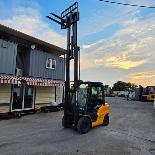 Hyundai Forklift 포렉스25D-9T 3단사이드쉬프트 (2.5톤) 앞좌측면