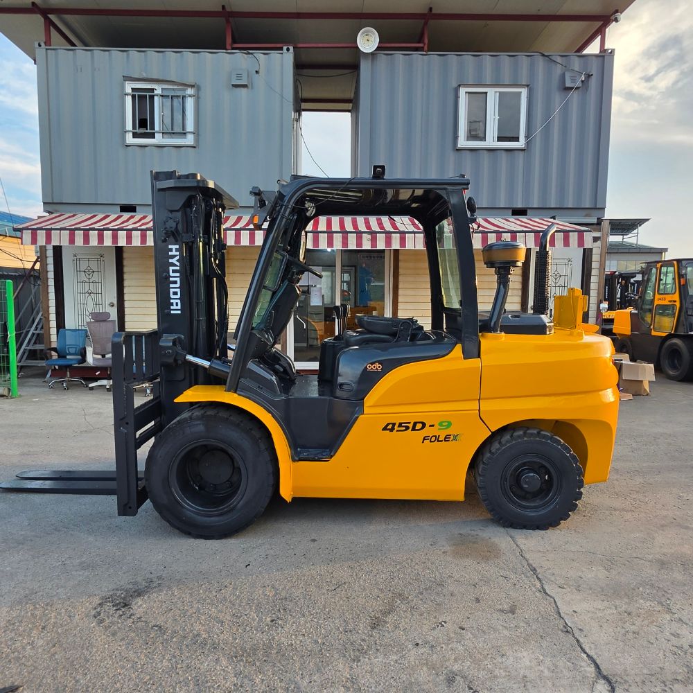Hyundai Forklift 포렉스45D-9 (4.5톤) 뒤우측면