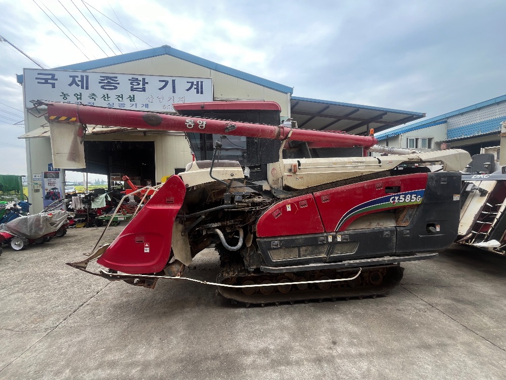 TYM Combine Harvester CX585G (5Rows) 뒤우측면
