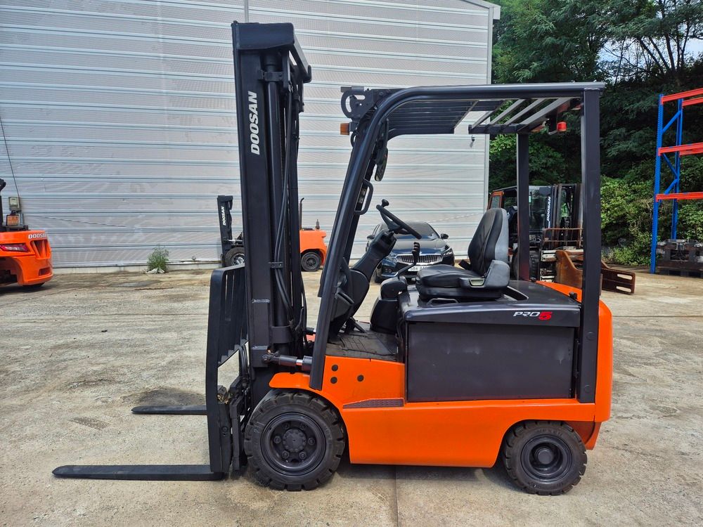 Doosan 전기 지게차 B25S-5  뒤우측면