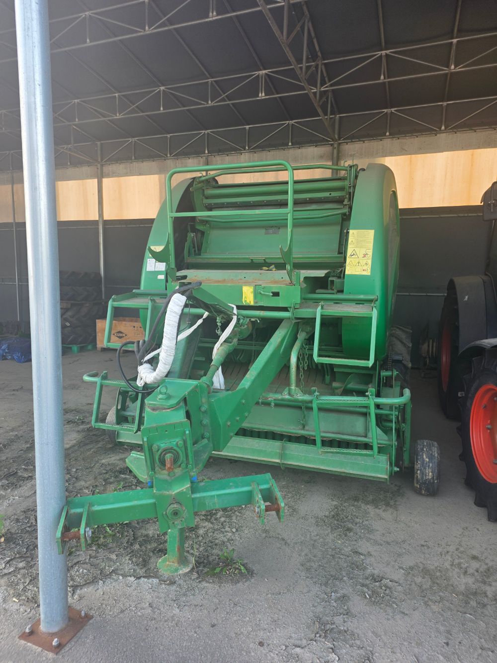  Round Baler F5600  뒤우측면