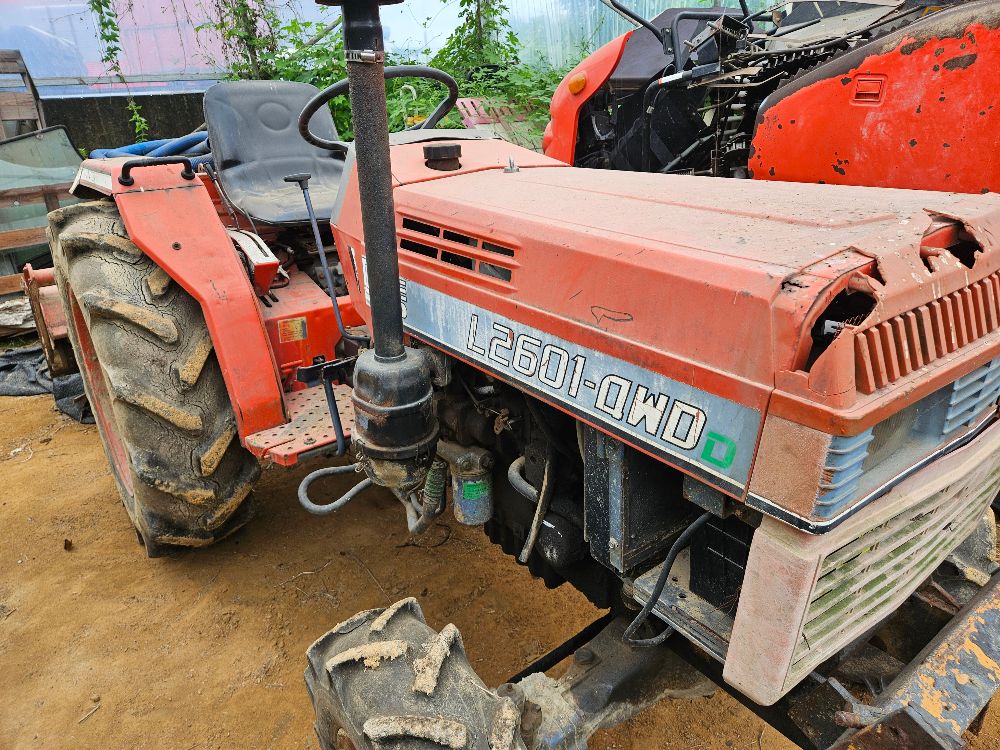 대동 트랙터 L2601-4WD (26마력) 뒤우측면
