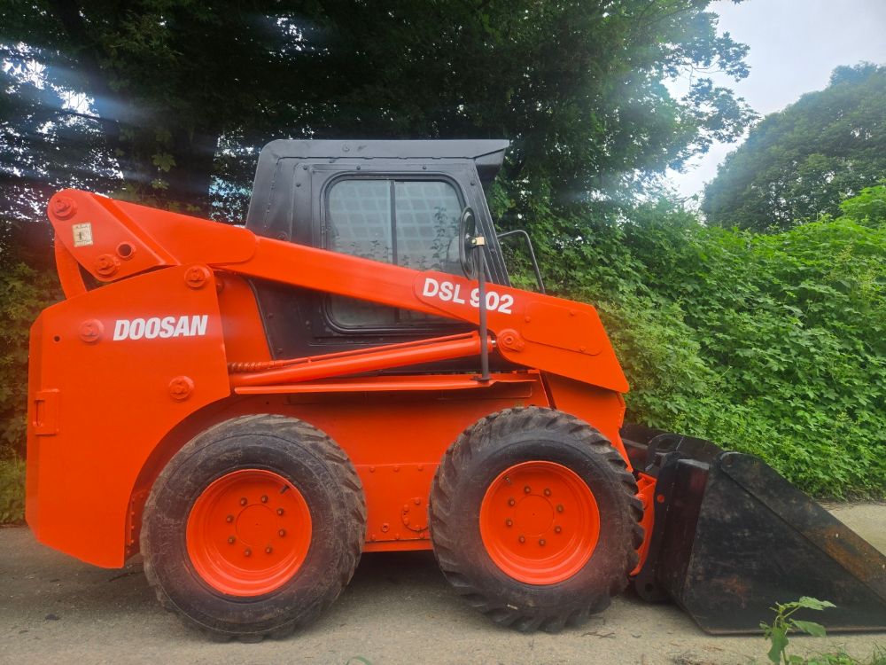 두산중공업 스키드로더 DSL 902 뒤우측면