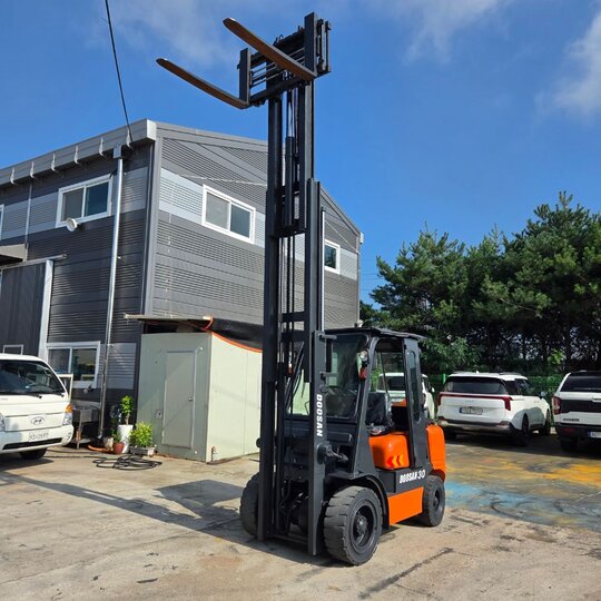  Forklift 3톤3단자동발 (3톤) 앞좌측면