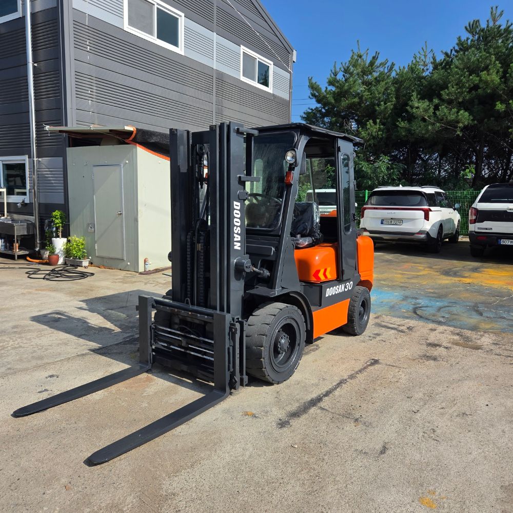  Forklift 3톤3단자동발 (3톤) 뒤우측면