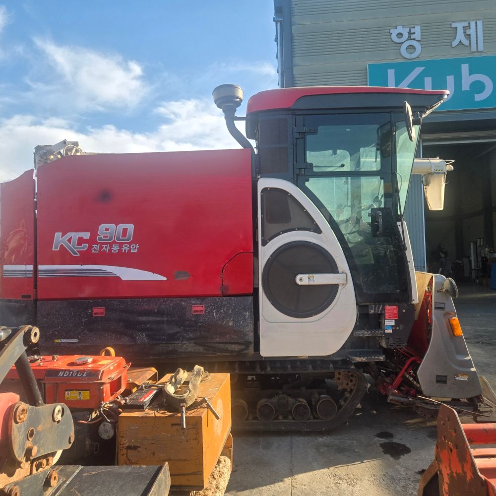 Kukje Combine Harvester KC900 (5Rows) 뒤우측면