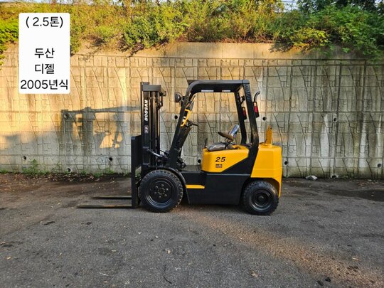 두산 지게차 중고 D25S-3 디젤 3톤 (2.5톤) 앞좌측면