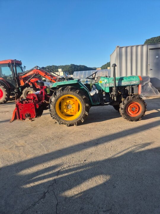 Daedong Tractor L2601-4WD (26hp) 앞좌측면